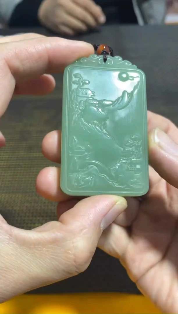 【闪购商品】鸭蛋青双面工山水牌1件