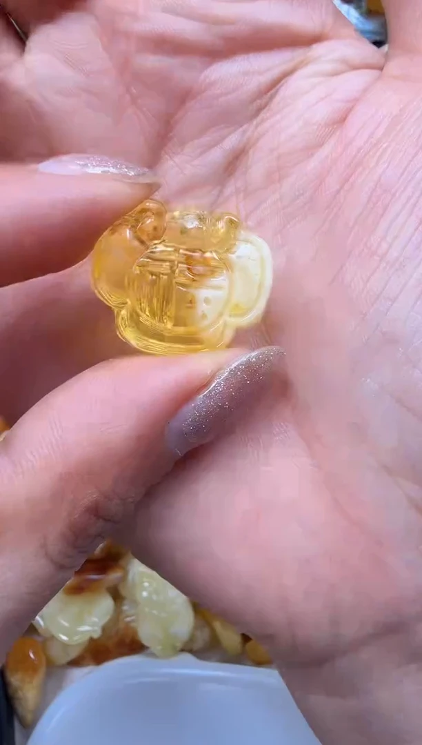 裸石琥珀未镶嵌如图
