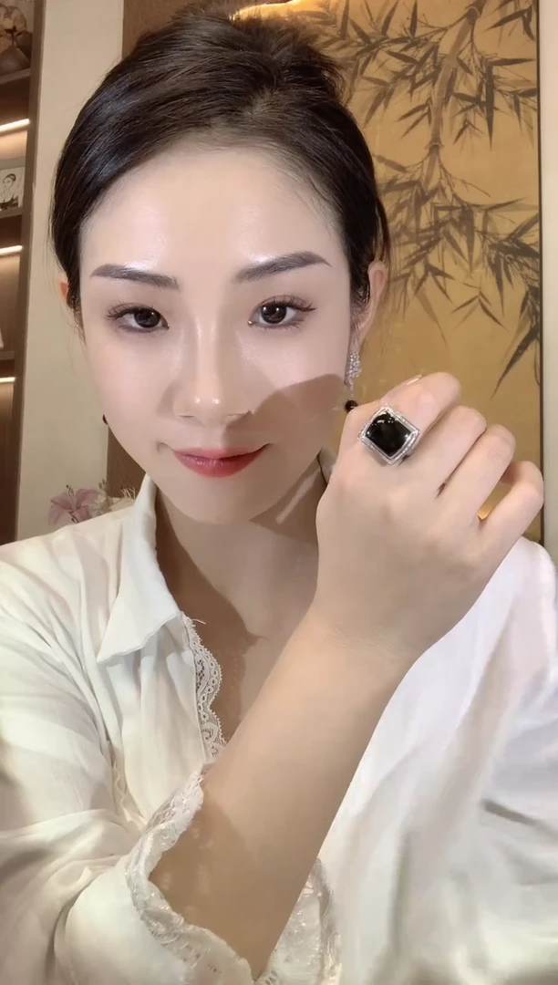 【闪购商品】翡翠戒指18K金镶嵌C64翡翠