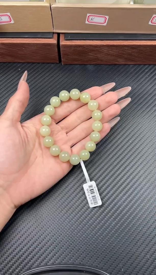 未镶嵌手串和田玉若羌微色差卡12J