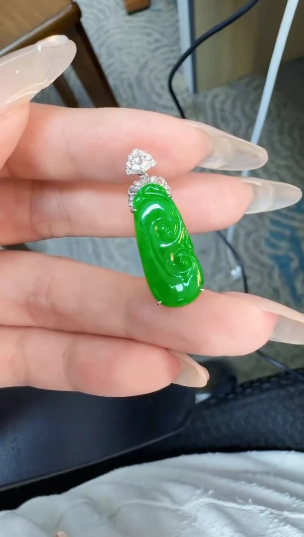 翡翠18K金镶嵌吊坠(不含链)缅甸A货翡翠
