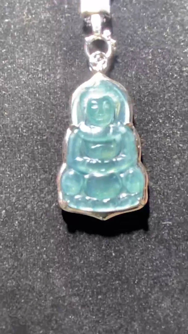 翡翠未镶嵌颈饰多样性发其一