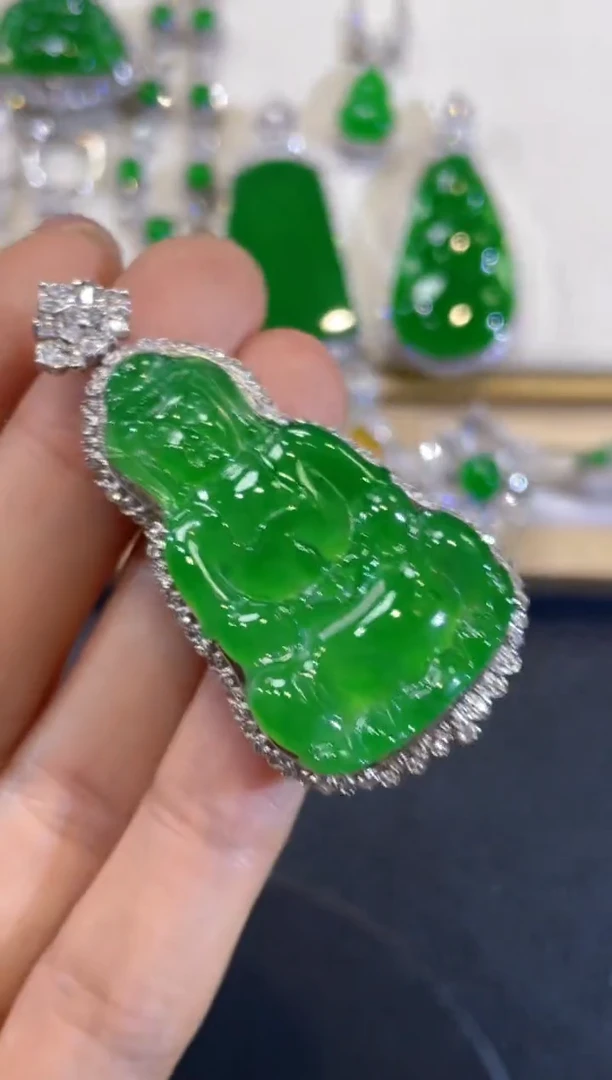 吊坠(不含链)18K金镶嵌翡翠团购1