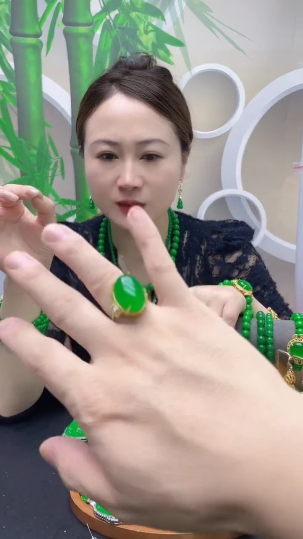 14K金镶嵌翡翠耳饰J04