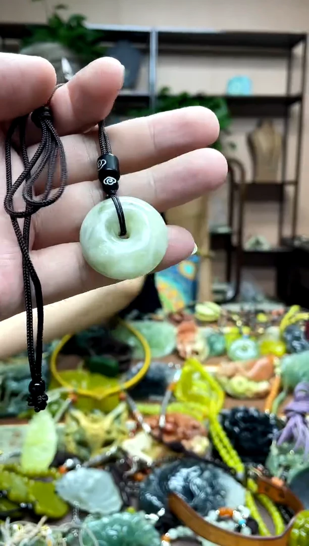 未镶嵌岫玉吊坠·2