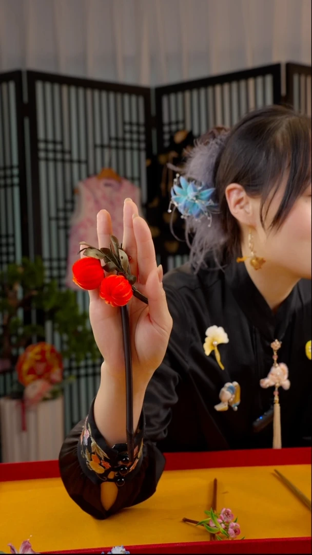 刺绣非遗手工饰品