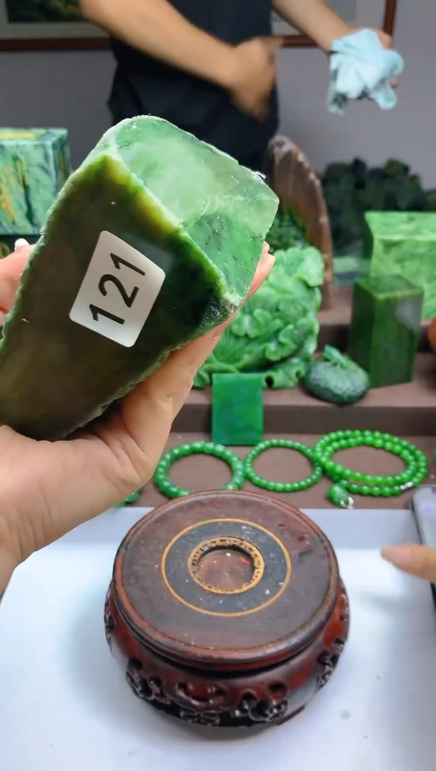 和田玉（碧玉）未镶嵌珠宝半成品1