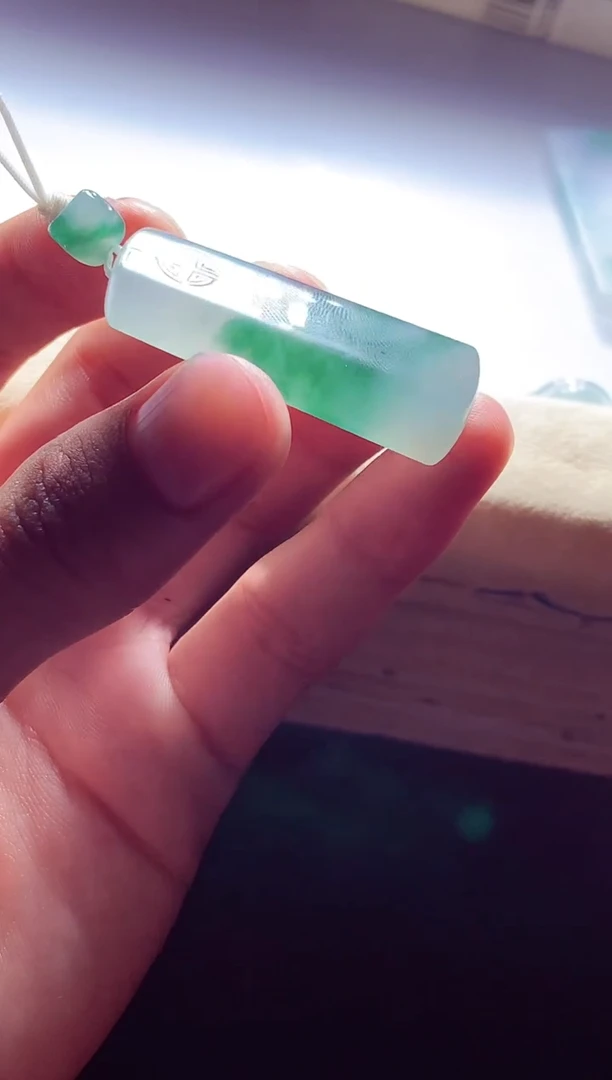未镶嵌定制翡翠八****?翡翠毛货定制