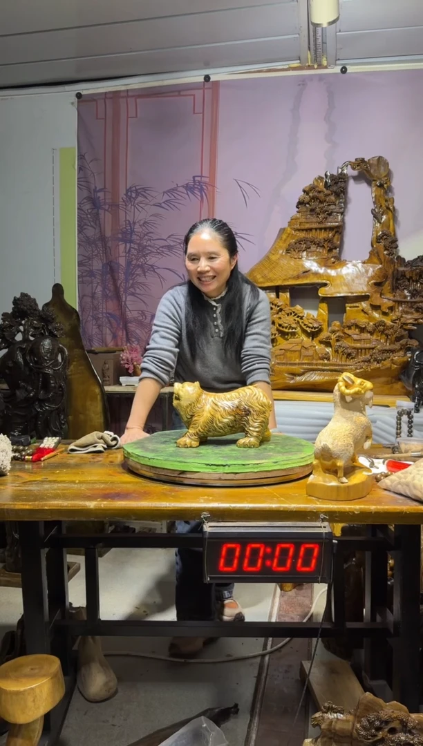 金丝楠N****d金丝楠木雕刻摆件