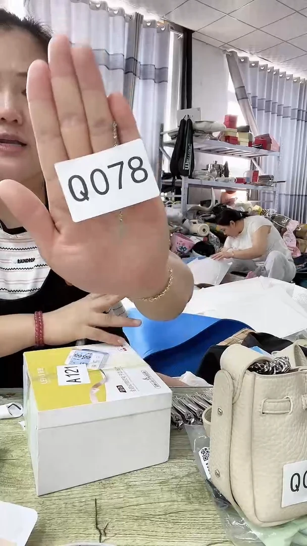 牦牛剖层皮革时尚洋气百搭经典腋下包图片款