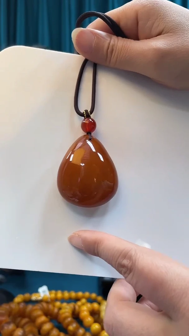 未镶嵌吊坠(赠链)蜜蜡水滴吊坠