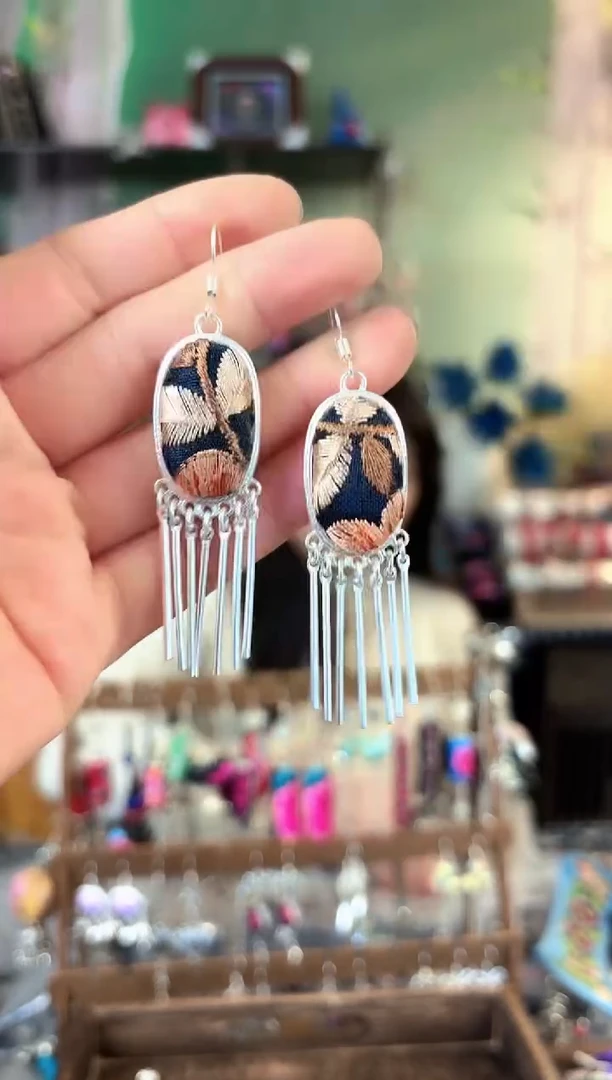 彩云南阁非遗老绣饰品502*