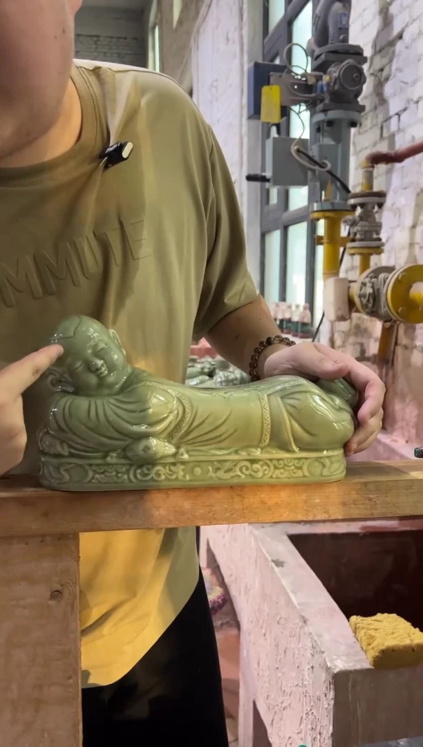 耀州窑青瓷娃娃枕头