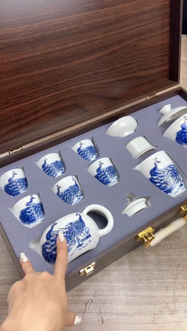 【镇店之宝】孔雀玲珑西施壶羊脂玉
