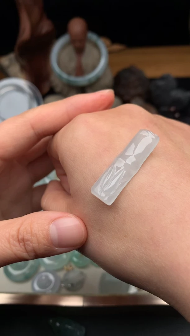 吊坠(赠链)未镶嵌翡翠吊坠