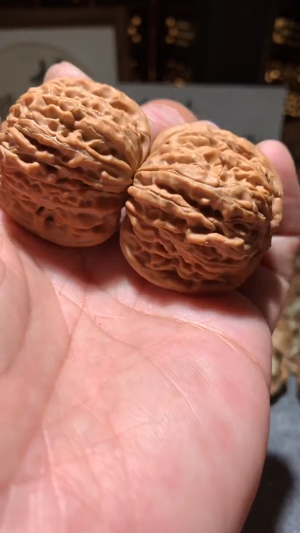 文玩核桃把件【核缘雅趣】39左右汉高楼，同尺寸随机发