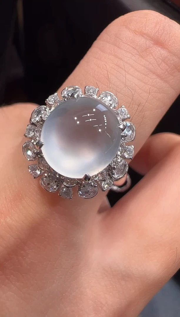 18K金镶嵌戒指翡翠戒指