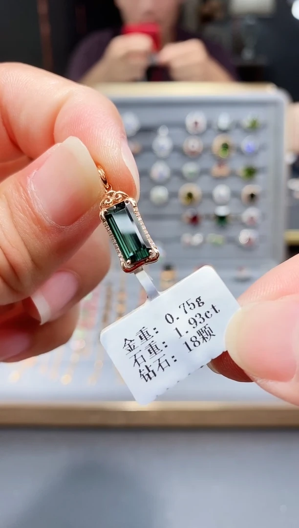 18K金镶嵌颈饰碧玺1.93.