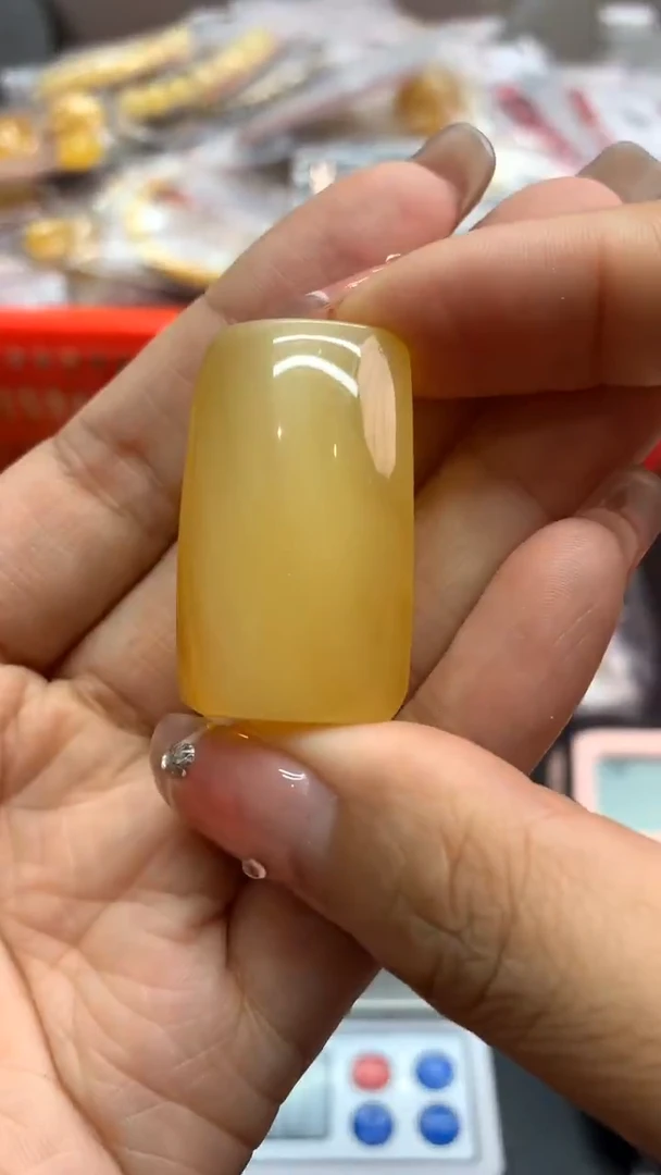 未镶嵌琥珀珠宝奇石329