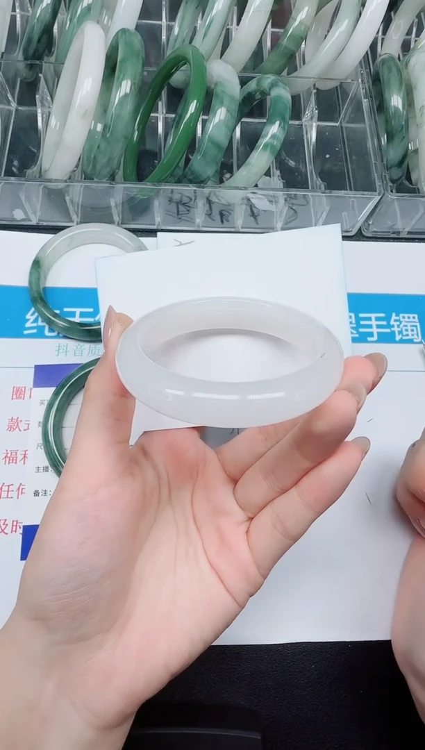 未镶嵌手镯石英质玉257-52.6