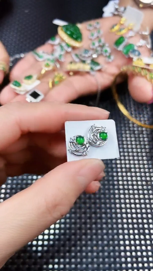 【闪购商品】翡翠耳饰未镶嵌11111111