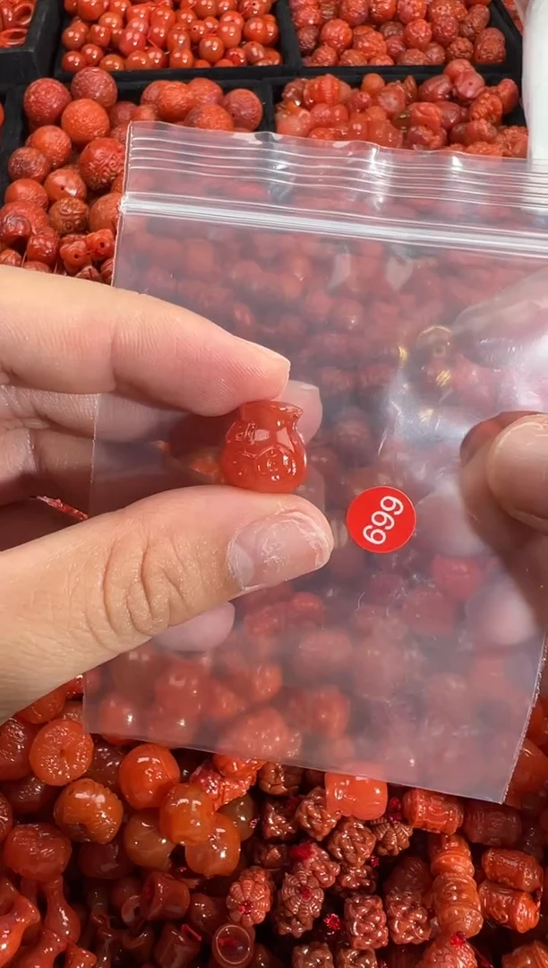 南红玛瑙未镶嵌颈饰1