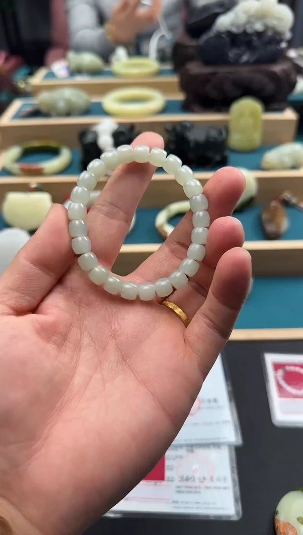 颈饰未镶嵌和田玉且末近矿料直切手串7*8