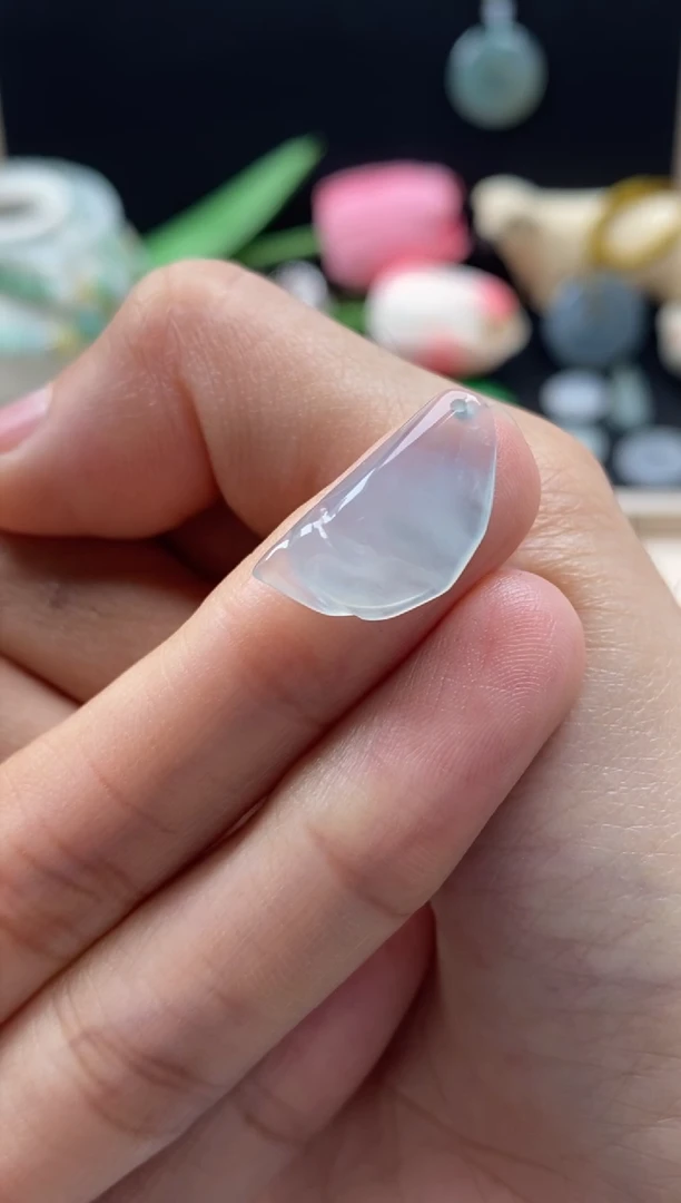 【闪购商品】翡翠颈饰未镶嵌翡翠白冰随型