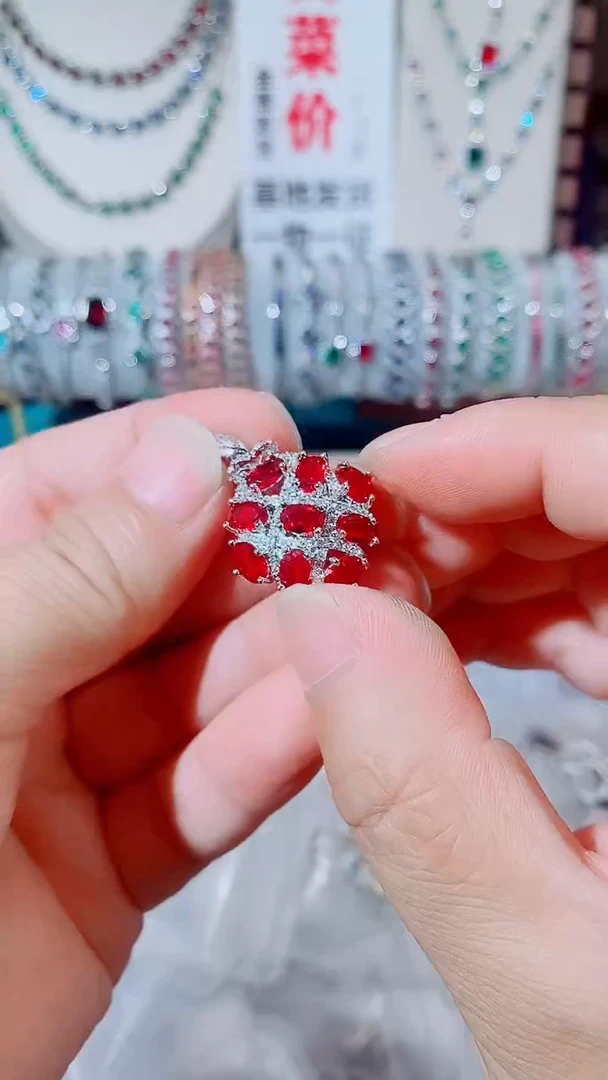 未镶嵌颈饰红宝石红宝石多颗吊坠