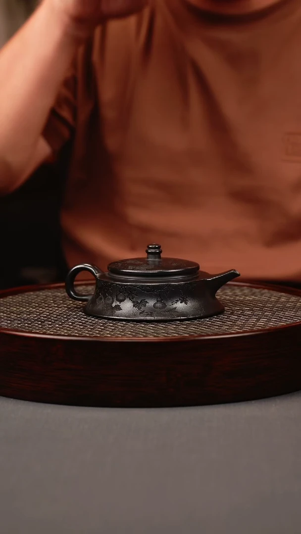 茶壶紫砂高黑泥 福禄壶 刻绘
