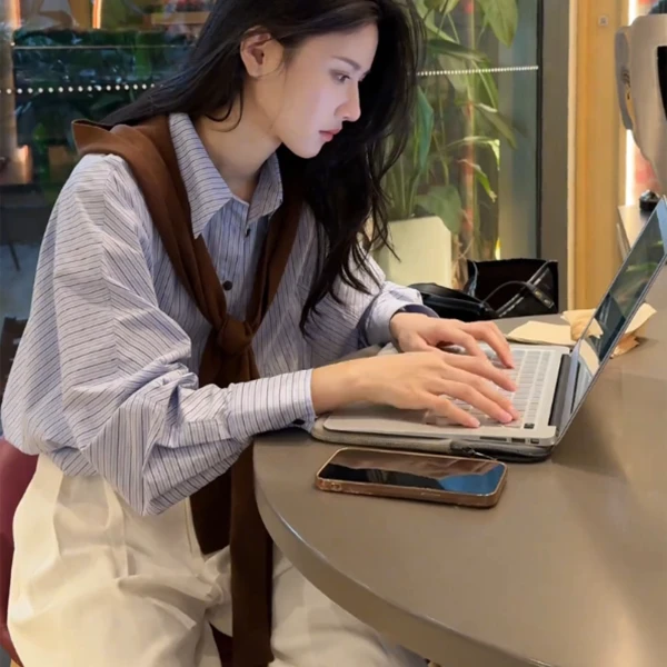 法式小资蓝色长袖条纹衬衫女秋装2025新款高级感轻职场小香风上衣