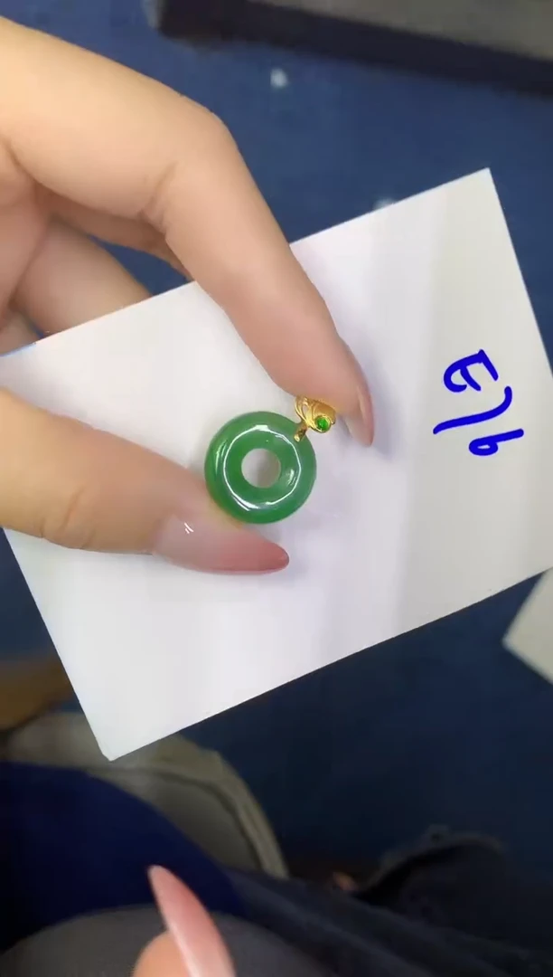 翡翠未镶嵌颈饰缅甸天然翡翠A货