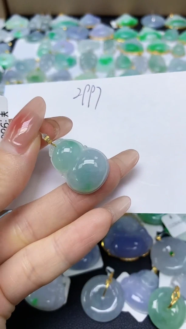 翡翠18K金镶嵌颈饰 天然缅甸翡翠A货