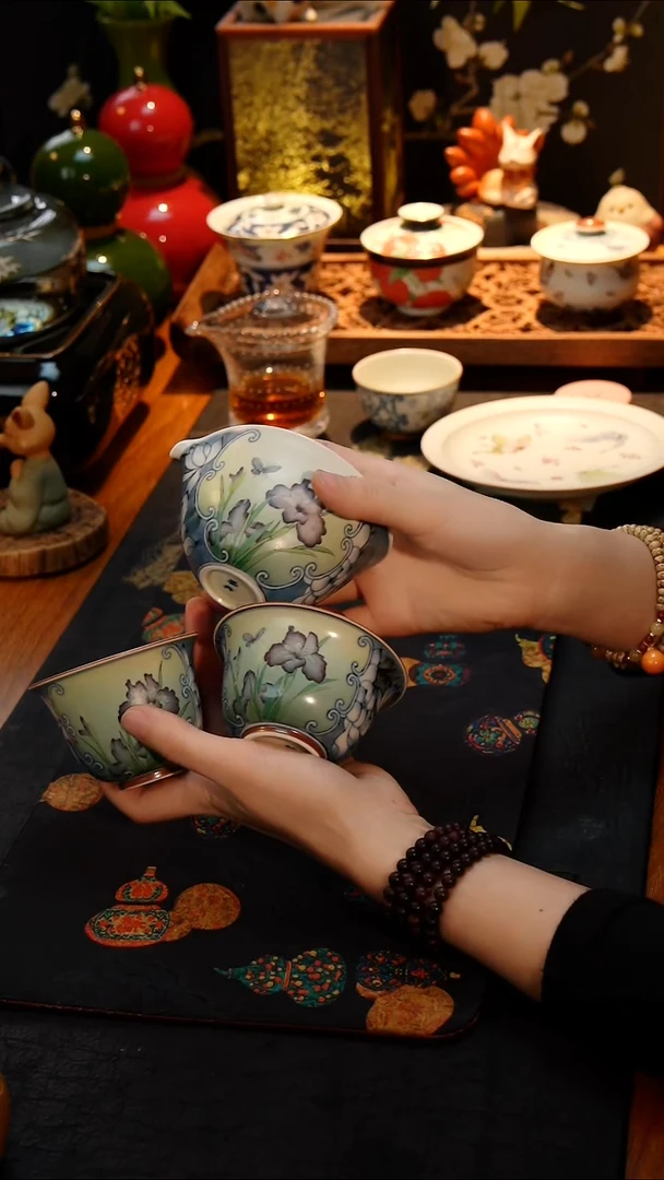 向**跑虞美人盖碗+主人杯+公道杯三件套