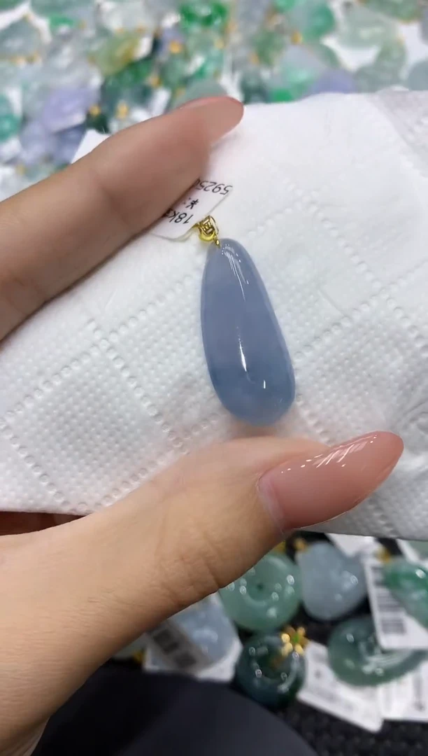 颈饰18K金镶嵌翡翠111111111111
