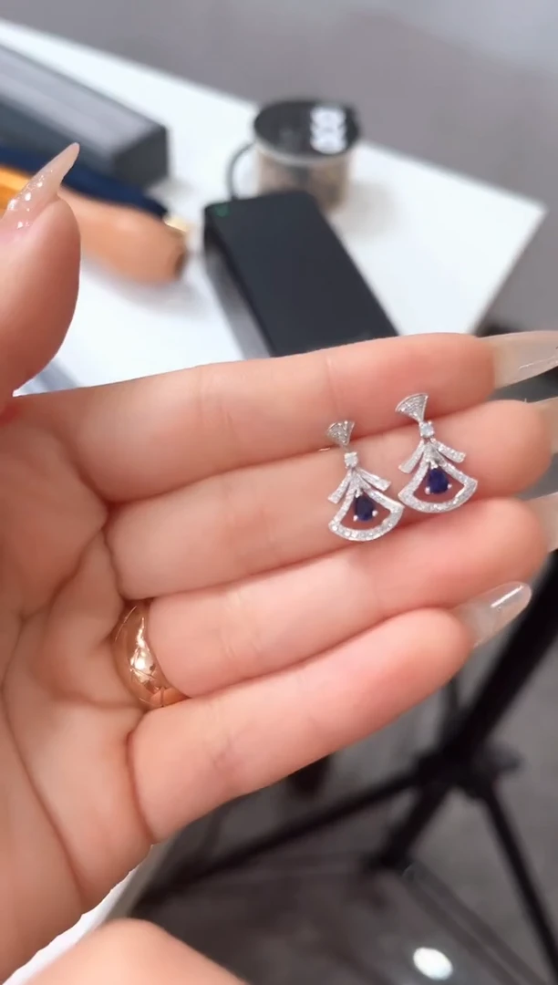 【闪购商品】钻石耳钉铂Pt950镶嵌重金蓝宝石耳钉