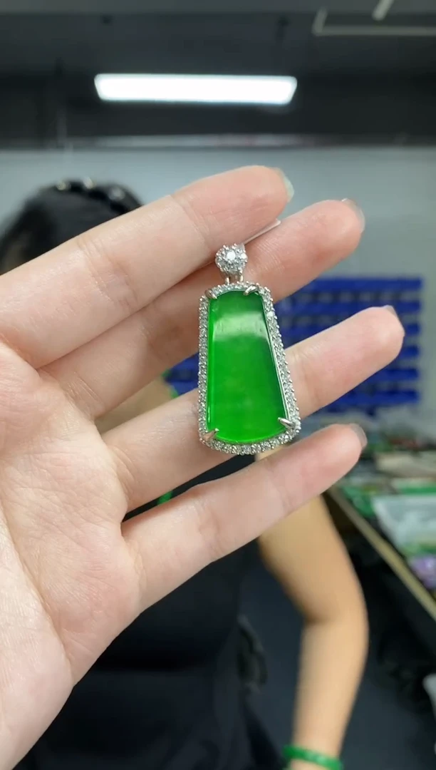 颈饰未镶嵌翡翠多样性发其一颜色微差