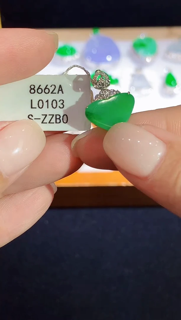 翡翠18K金镶嵌吊坠(不含链)L0103多样性发其一