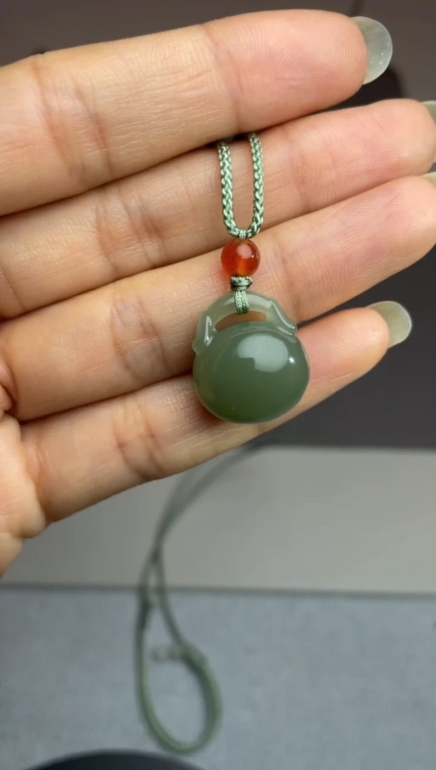 和田玉未镶嵌颈饰1