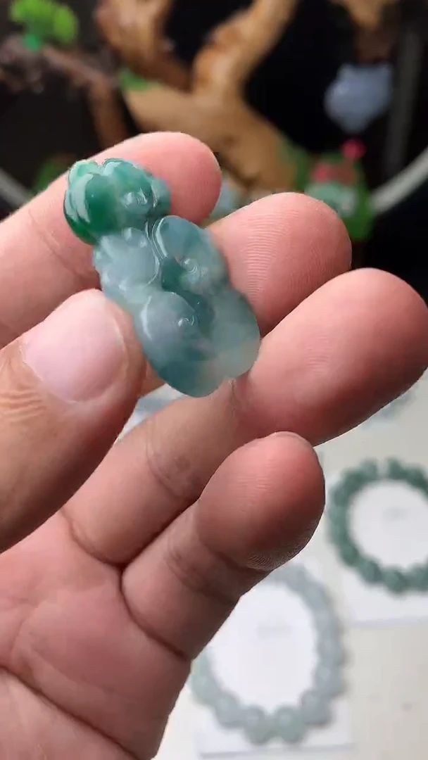 颈饰未镶嵌翡翠珠子