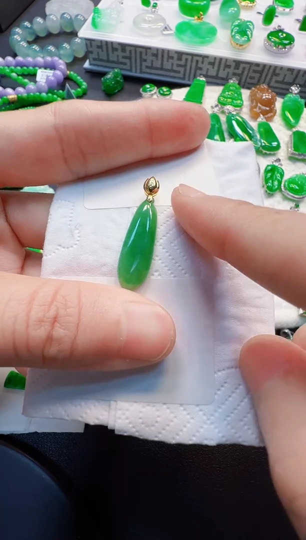 翡翠18K金镶嵌吊坠(不含链)300