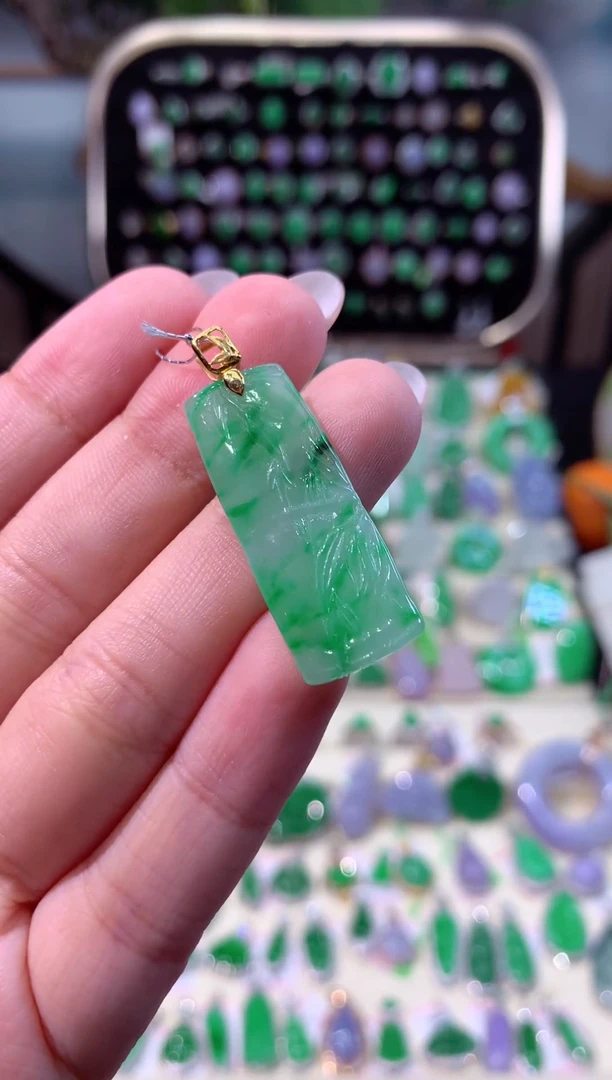 【闪购商品】翡翠颈饰18K金镶嵌缅甸天然A货翡翠