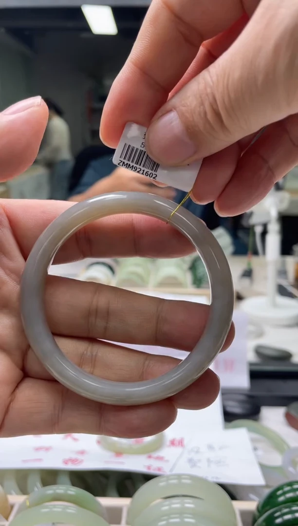 【闪购商品】和田玉手镯未镶嵌编码 1602圈口59-60