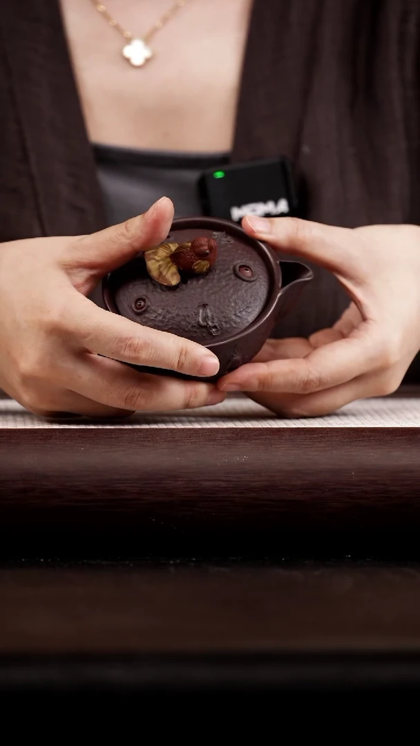 茶壶紫砂莲蓬 鱼 手抓