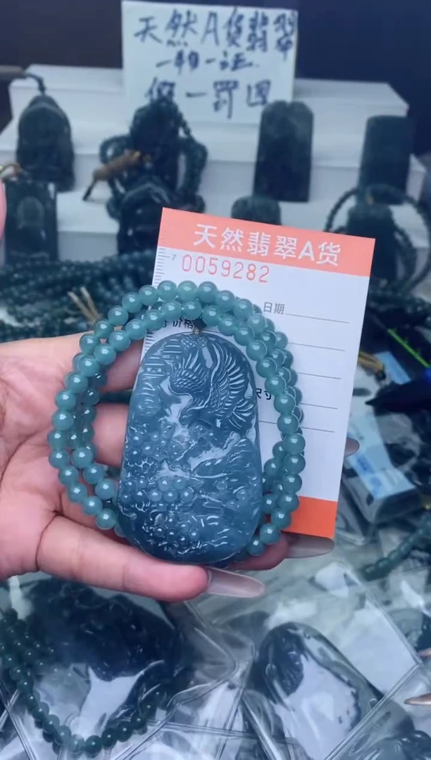 翡翠未镶嵌颈饰