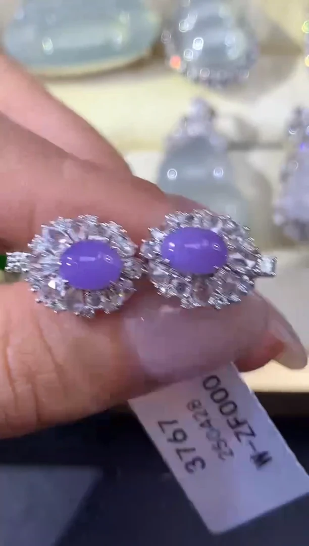 18K金镶嵌翡翠耳饰B71多样性发其一