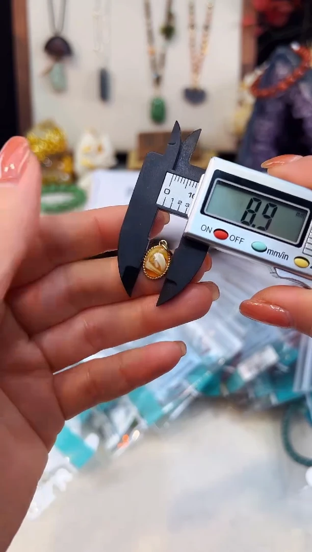 未镶嵌琥珀手饰@@I021J019597