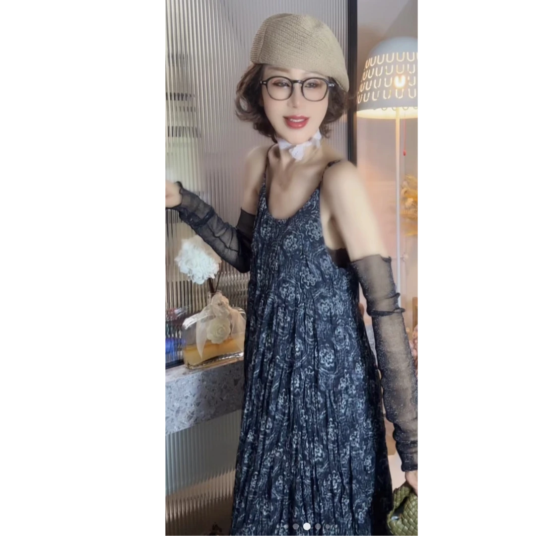 [68岁小姐姐]2025夏季法式复古印花褶皱设计感吊带连衣裙FF5 2230