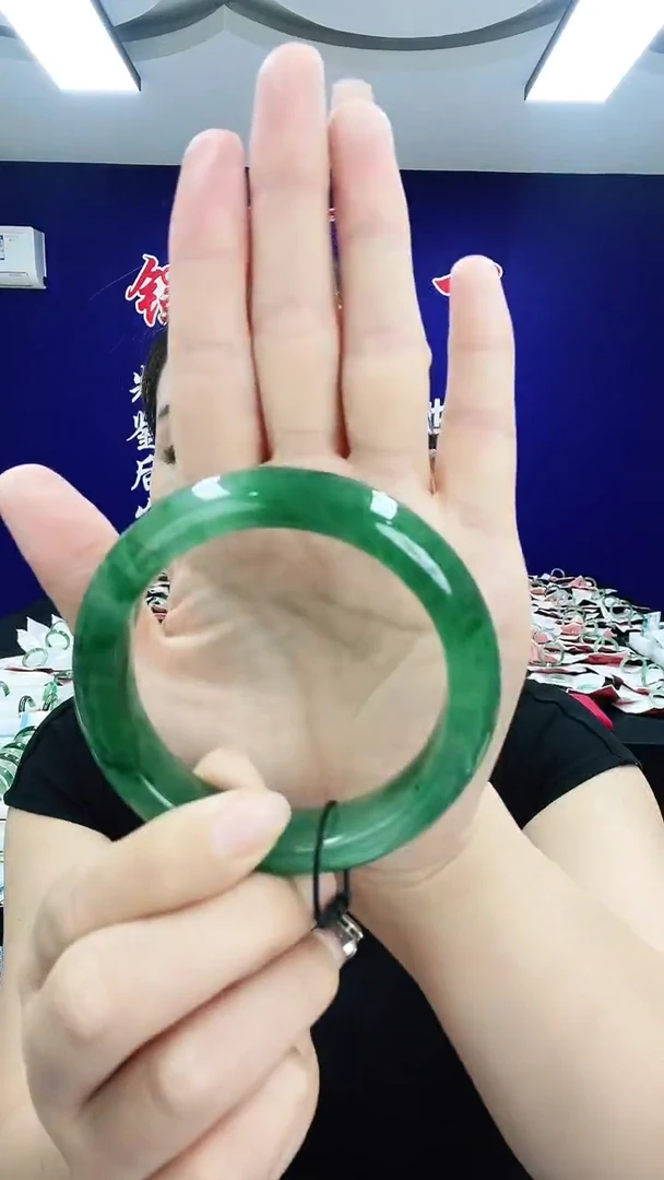 石英质玉（非洲翠）手镯未镶嵌1
