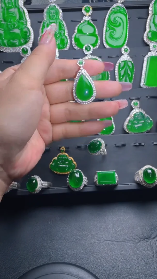 【闪购商品】翡翠吊坠(赠链)未镶嵌吊坠1113